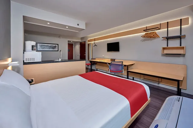 جناح بسرير كوين مع أريكة، City Express by Marriott San Luis Potosi Zona Universitaria 1/3
