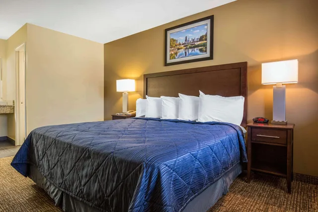 غرفة بسرير كوين، Rodeway Inn Lyons - La Grange 4/7