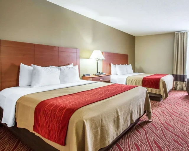غرفة قياسية بسريرين كوين، Comfort Inn Poplar Bluff North 2/2