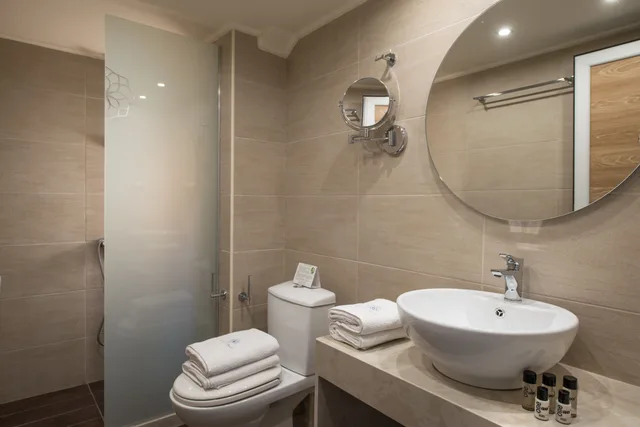 غرفة ثلاثية بسرير مزدوج مع أريكة، Infinity City Boutique Hotel 9/10