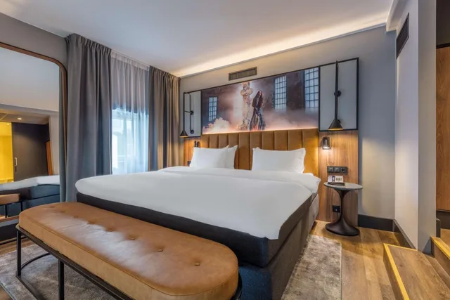 جناح جونيور بإطلالة على النهر، Radisson Blu Royal Garden 2/7