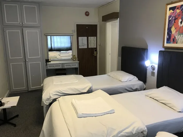 غرفة بسريرين منفصلين، Hylands Hotel 1/4