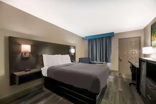 غرفة بسرير كوين للمدخنين لذوي الإعاقة، Quality Inn & Suites Altamonte Springs Orlando-North 4/5