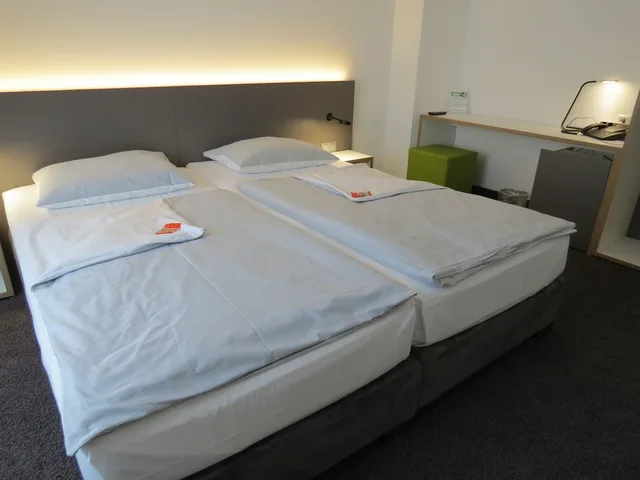 1 Bedroom, Junior Suite, 1 Double and 1 Single Bed, Comfor Hotel 2/5