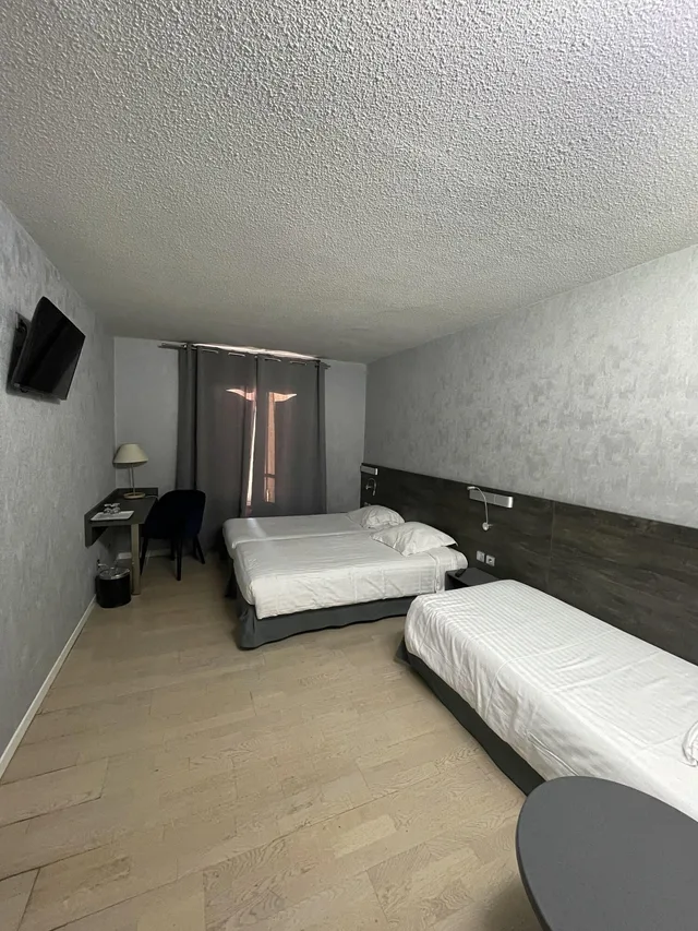 غرفة ثلاثية، Hotel Napoleon 2/4