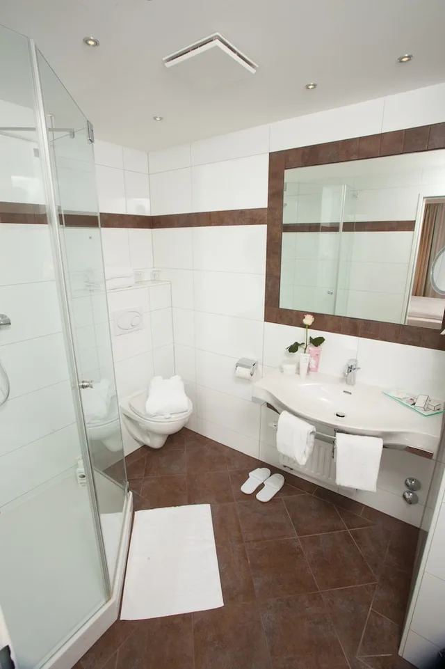 غرفة كومفورت بسرير كينج، Daniel Hotel 4/6