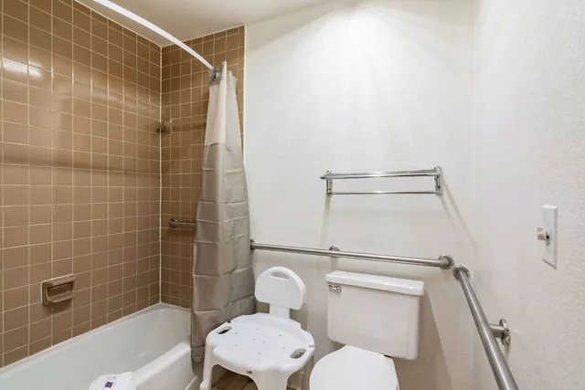 غرفة ديلوكس بسريرين مزدوجين بمطبخ صغير للمدخنين، Motel6 Portsmouth, VA 9/10
