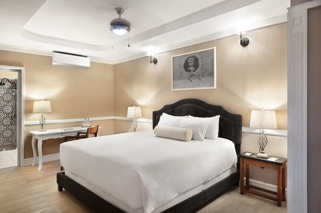 Heritage, Julia, Colonial, King Bed، Hotel La Perla 3/6