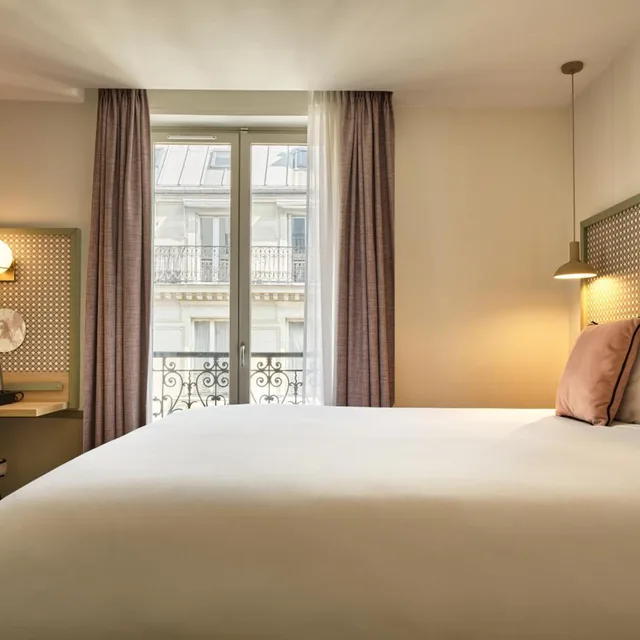 غرفة بريميوم بسرير كينج، Hotel Cervantes By Happyculture 2/3