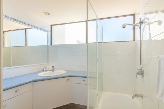 Deluxe, 2 Beds, Water Front, MUNNA BEACH APARTMENTS 3/3