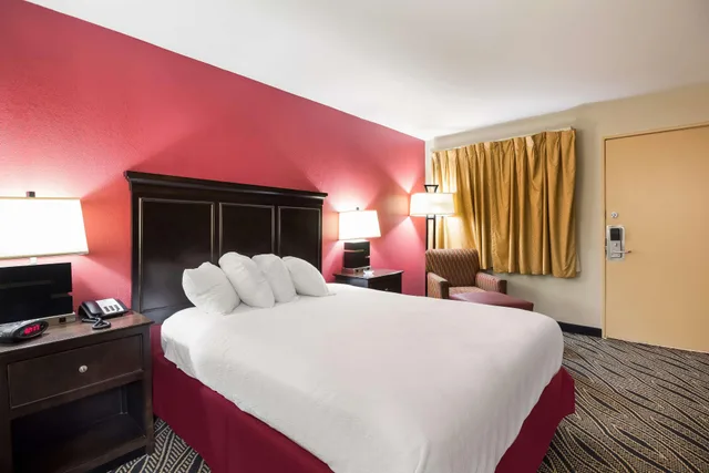 غرفة داخلية بسرير مزدوج بإطلالة، Best Western Braddock Inn 1/8