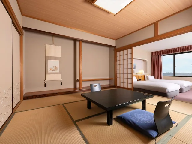 جناح ياباني غربي كلاسيكي بسرير كينج وثلاثة أسرّة بإطلالة على البحر، Mercure Tottori Daisen Resort & Spa 3/3