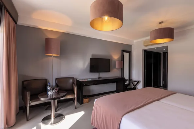 غرفة بسريرين منفصلين بإطلالة على المسبح، Vila Gale Praia 8/10