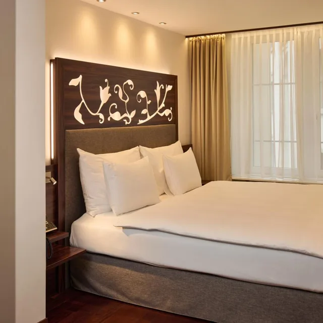 جناح جونيور، Scheuble Hotel 2/6