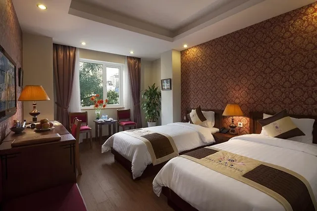 غرفة متصلة بسرير مزدوج وسريرين منفصلين، First Eden Hotel 5/10