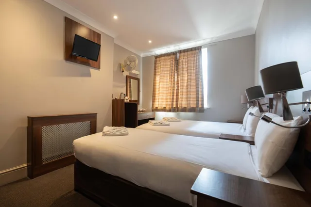 غرفة ثلاثية، Ibis Braga 1/4