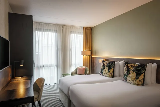 غرفة بسريرين منفصلين بإطلالة على القناة، Monet Garden Hotel Amsterdam 5/8