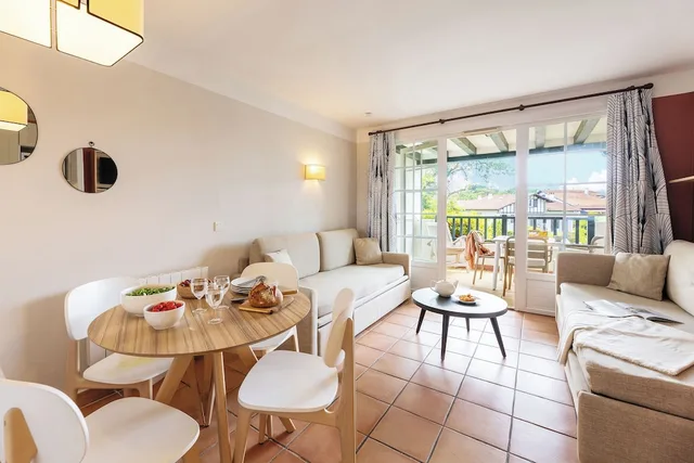 شقة بسريرين منفصلين بغرفة نوم واحدة مع أريكة، Pierre Vacances Residence La Villa Maldagora 6/10