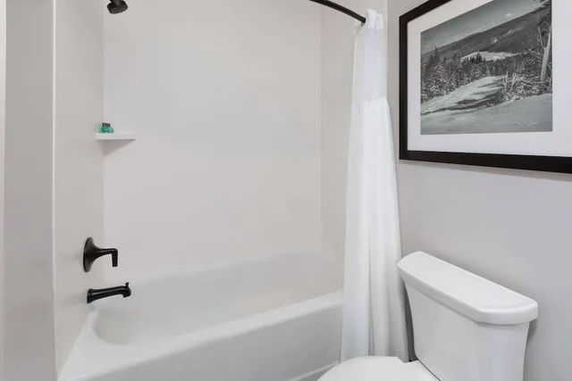 Lodge, Suite, King Bed, Sunset View, Sofa, Corner، Corduroy Inn and Lodge, Trademark Collection by Wyndham 3/5
