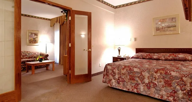 Standard, King Bed, Balcony, Bismarck Hotel and Conference Center 1/3
