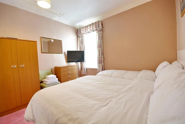 غرفة ثلاثية، Royal Oakwell Hotel 9/10