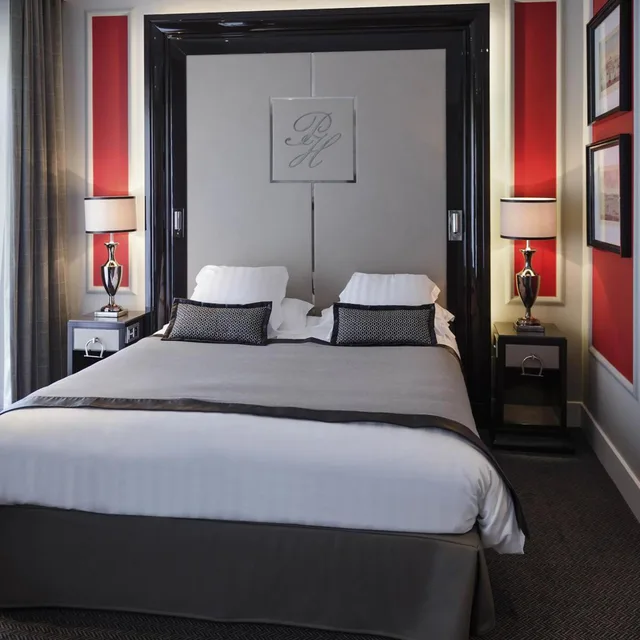 غرفة ديلوكس بسرير كينج وسرير كوين بإطلالة على المدينة، Park Hotel Grenoble - Handwritten Collection 2/6