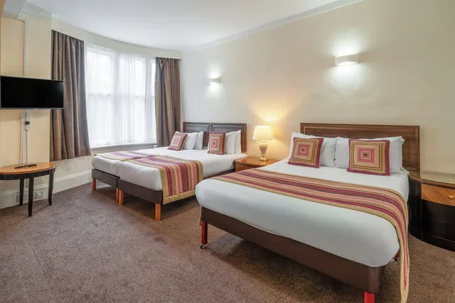 غرفة عائلية بسرير مزدوج وسريرين منفصلين، Heathlands Hotel Bournemouth 4/8
