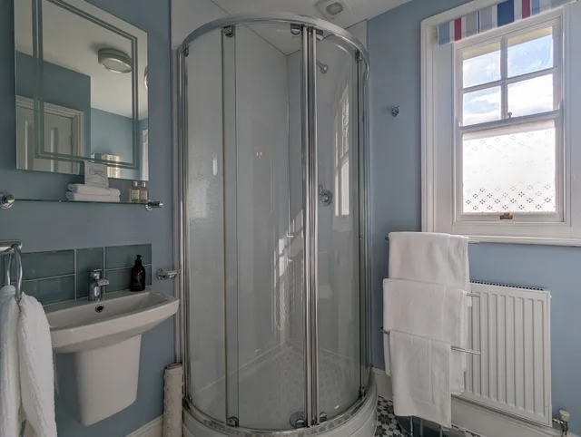 غرفة قياسية بسرير كوين بإطلالة على الحديقة، The Agent S House Bed Breakfast 6/6
