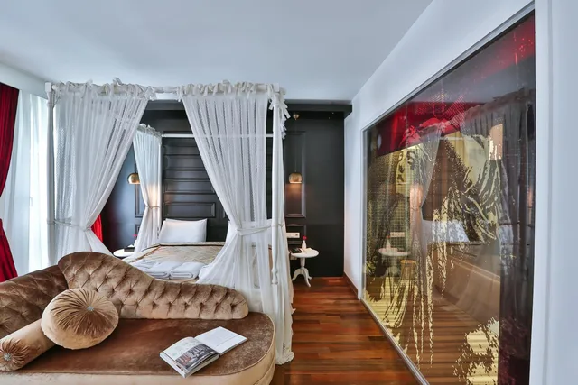 جناح بسرير كينج بحوض استحمام، Senatus Hotel 1/5