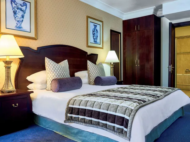 غرفة كلاسيكية بسرير مزدوج بإطلالة على المسبح، Movenpick Hotel Windhoek 6/7