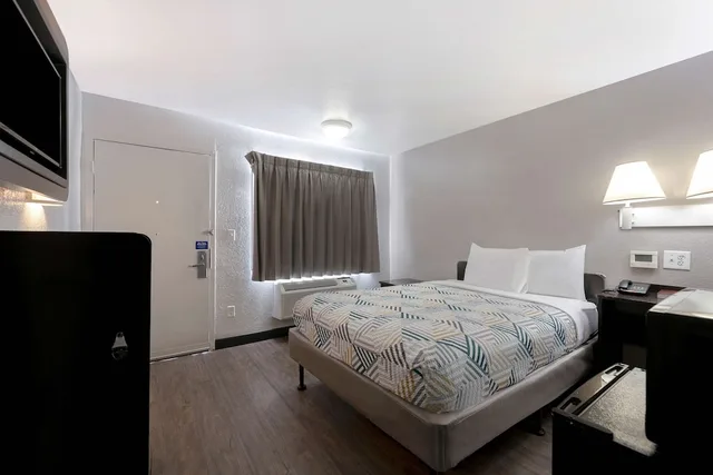 غرفة قياسية بسرير مزدوج، Motel6 San Antonio, TX - West SeaWorld 3/10