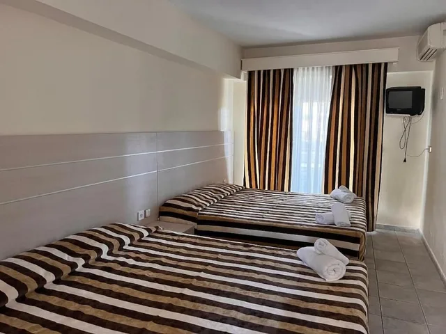 غرفة عائلية بسرير مزدوج وسريرين منفصلين، Hanioti Grand Victoria 8/10