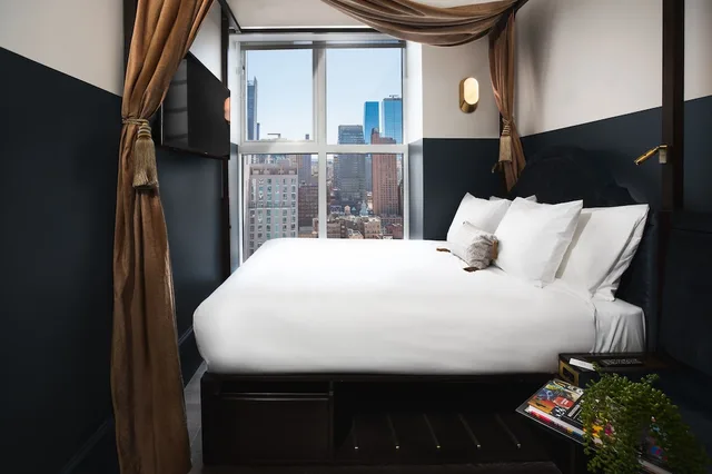 Cozy, Queen Bed, Civilian Hotel 2/7
