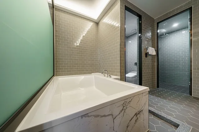 1 Bedroom, Family, Twin Beds, 1 King and 1 Single Beds, REST HOTEL 2/4