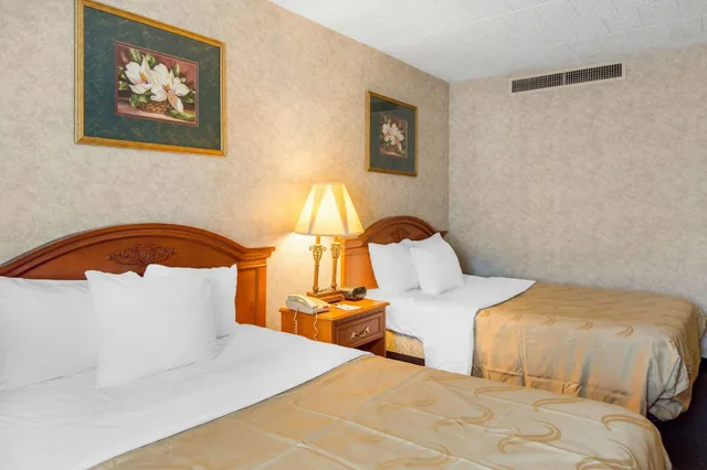 غرفة قياسية بسريرين كوين، Quality Inn Ledgewood - Dover 4/6