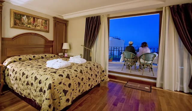 غرفة رومانسية بسرير مزدوج بشرفة، Glk Premier Regency Suites And Spa 4/8