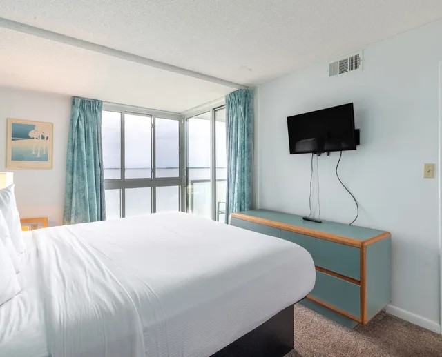 3 Bedrooms, Condo, Premium, 2 Queen and Twin Beds, Bay View, Sofa، Bay Club Resort 6/10