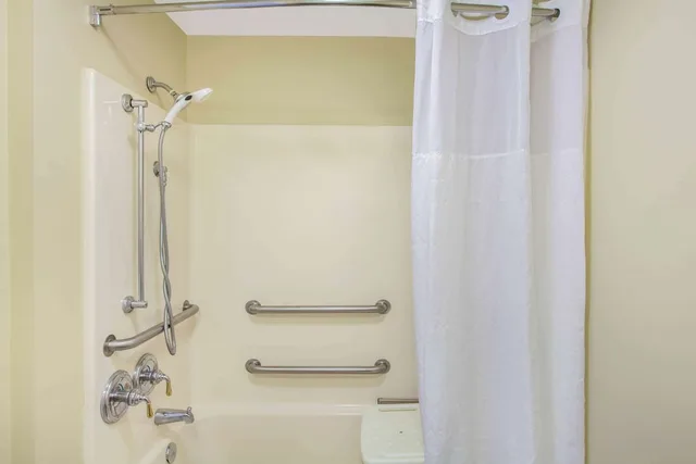 غرفة بسريرين مزدوجين لذوي الإعاقة، Baymont By Wyndham Jacksonville/Butler Blvd 3/3