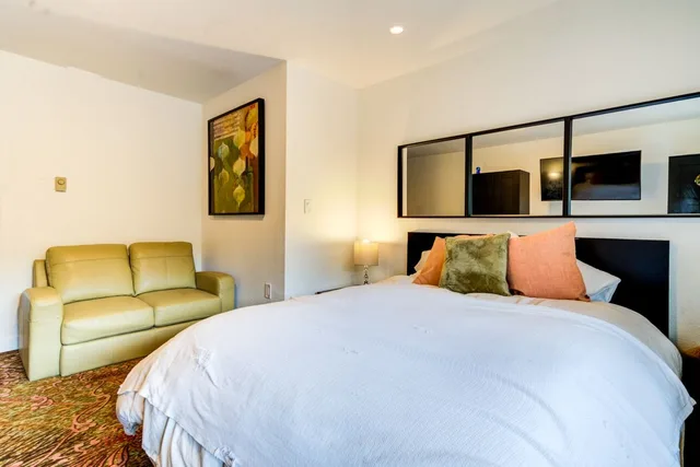 استوديو بسرير كينج، INNhale Cannabis Friendly B&B - Adults Only 2/5