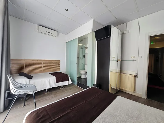 Room, Triple, 1 Double and 1 Single Bed, Private Balcony, Bathtub، Hotel Palermo 2/6