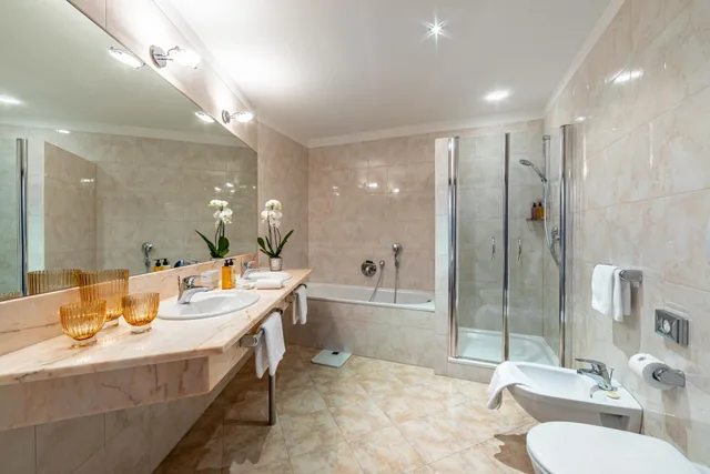 غرفة ديلوكس بسرير مزدوج بإطلالة على الجبل بشرفة، Villa Eden The Private Retreat 5/5