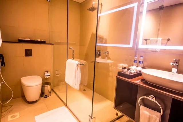غرفة تنفيذية بسرير كينج، Carnelian Muscat - Airport Hotel 4/4
