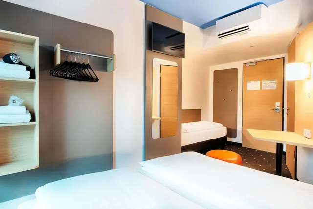 غرفة ثلاثية بثلاثة أسرّة، B&B Hotel Kempten 1/6