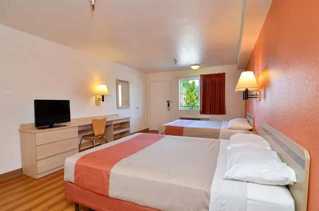 2 Queen Beds - Mini Fridge, Motel6 Twentynine Palms, CA 1/4