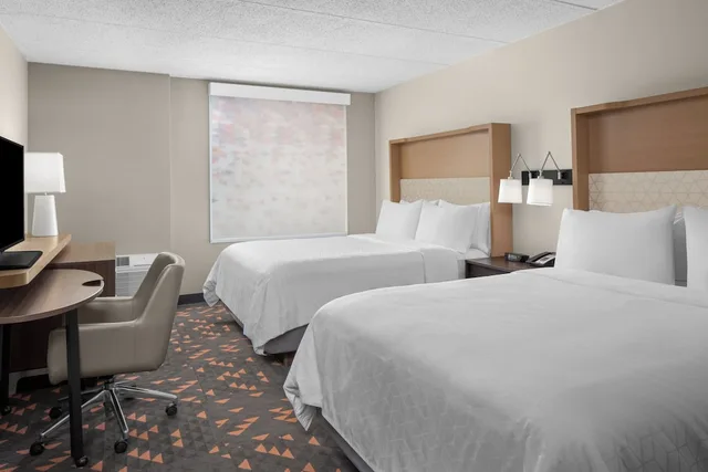غرفة قياسية بسريرين كوين، Holiday Inn Hasbrouck Heights Hotel 4/4