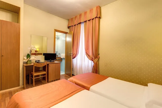 غرفة بسرير مزدوج أو سريرين منفصلين، Flower Garden Hotel 2/5