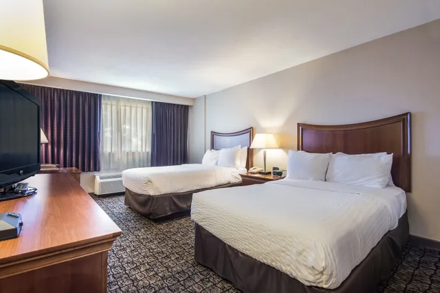 غرفة بسرير مزدوج، Cayuga Blu Hotel 1/8