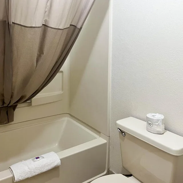 غرفة بسرير كينج لذوي الإعاقة، Studio6 Suites Dayton, OH - Englewood 2/2