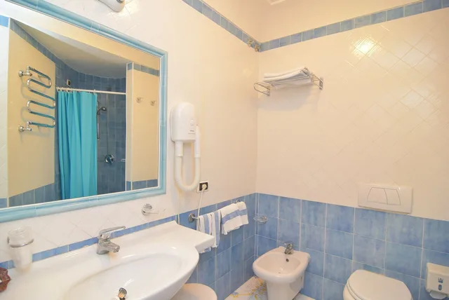 غرفة قياسية ثلاثية بسرير كوين وسرير فردي، Hotel Terme Oriente – Beach & SPA 8/8