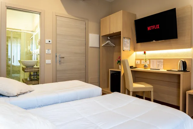 غرفة بسريرين منفصلين، Hotel Victoria Cuneo 1/10